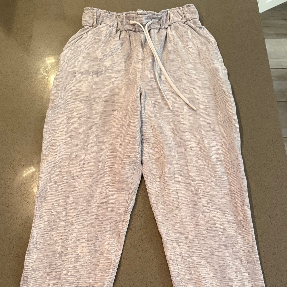 Lululemon lightweight joggers- Size 4
